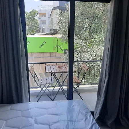 Small And דירה *